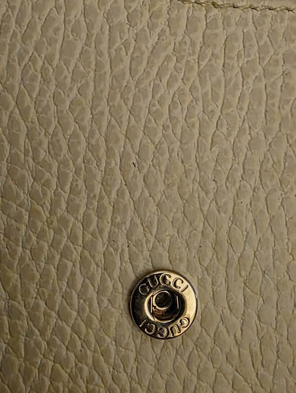 Gucci Interlocking G Bifold Wallet in a beige/LIKE NEW CONDITION/ FULL INCLUSION - Picture 6 of 13